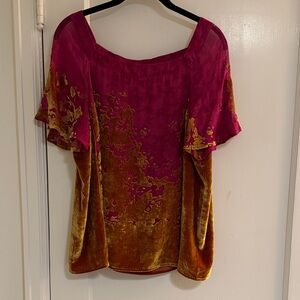 Maeve Fuchsia and Gold Velvet Burnout Flutter Sleeve Top